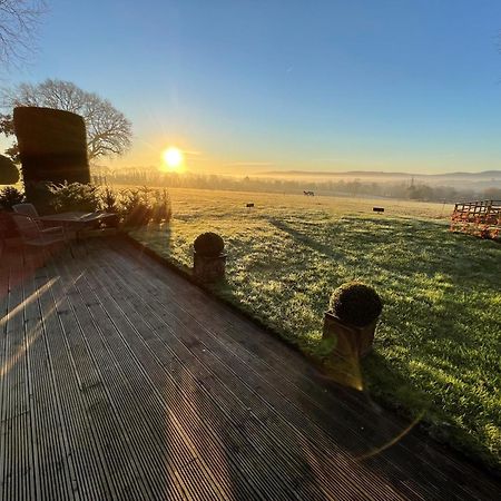 Stunning Cabin With Incredible Views Near Goodwood Rogate Экстерьер фото